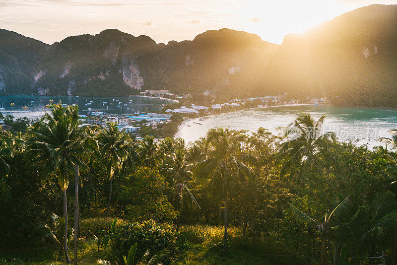 从上面可以看到Koh Phi Phi Leh